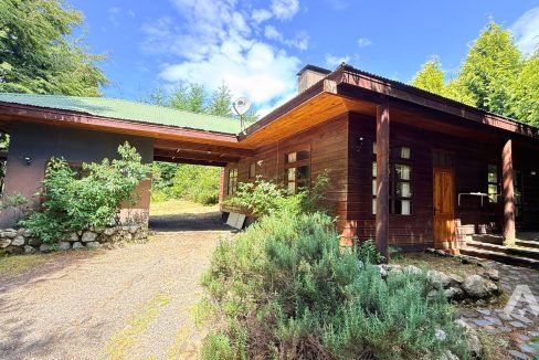 Casa en arriendo con amplio terreno en Pucón 1