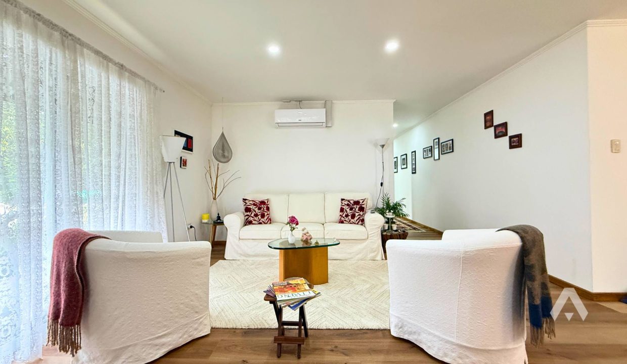 Parcela con dos casas y piscina en Pucón 1