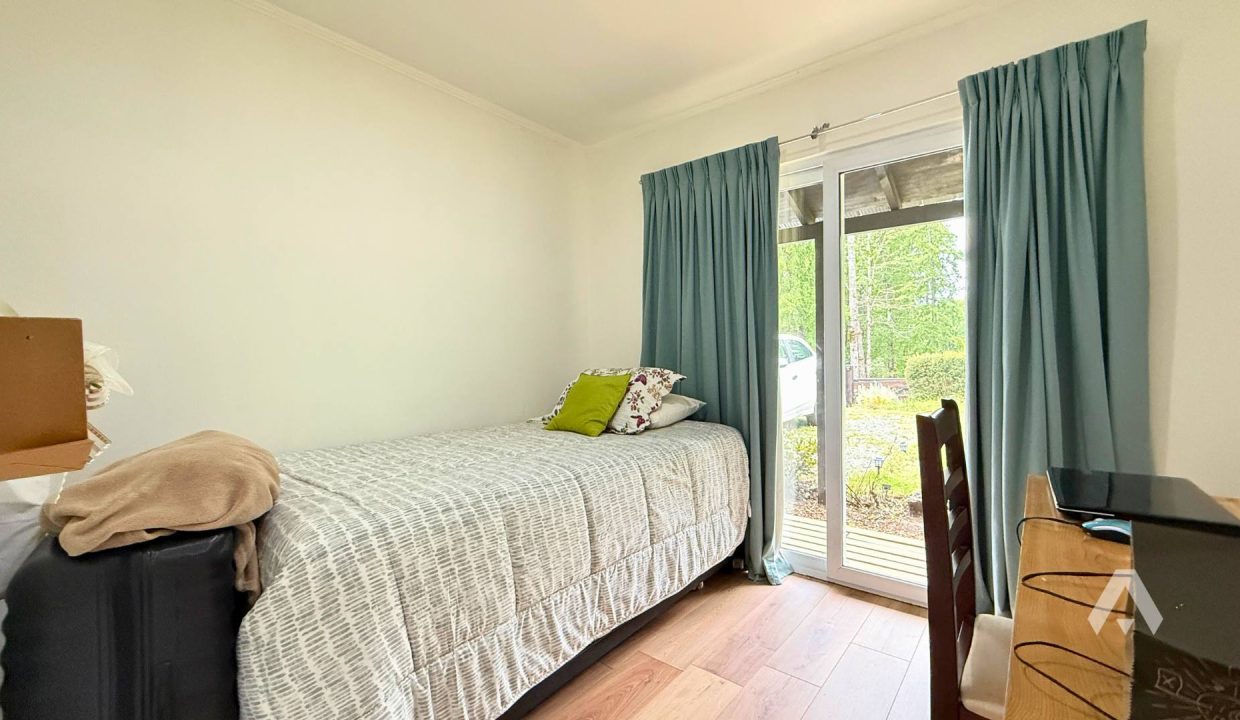 Parcela con dos casas y piscina en Pucón 10