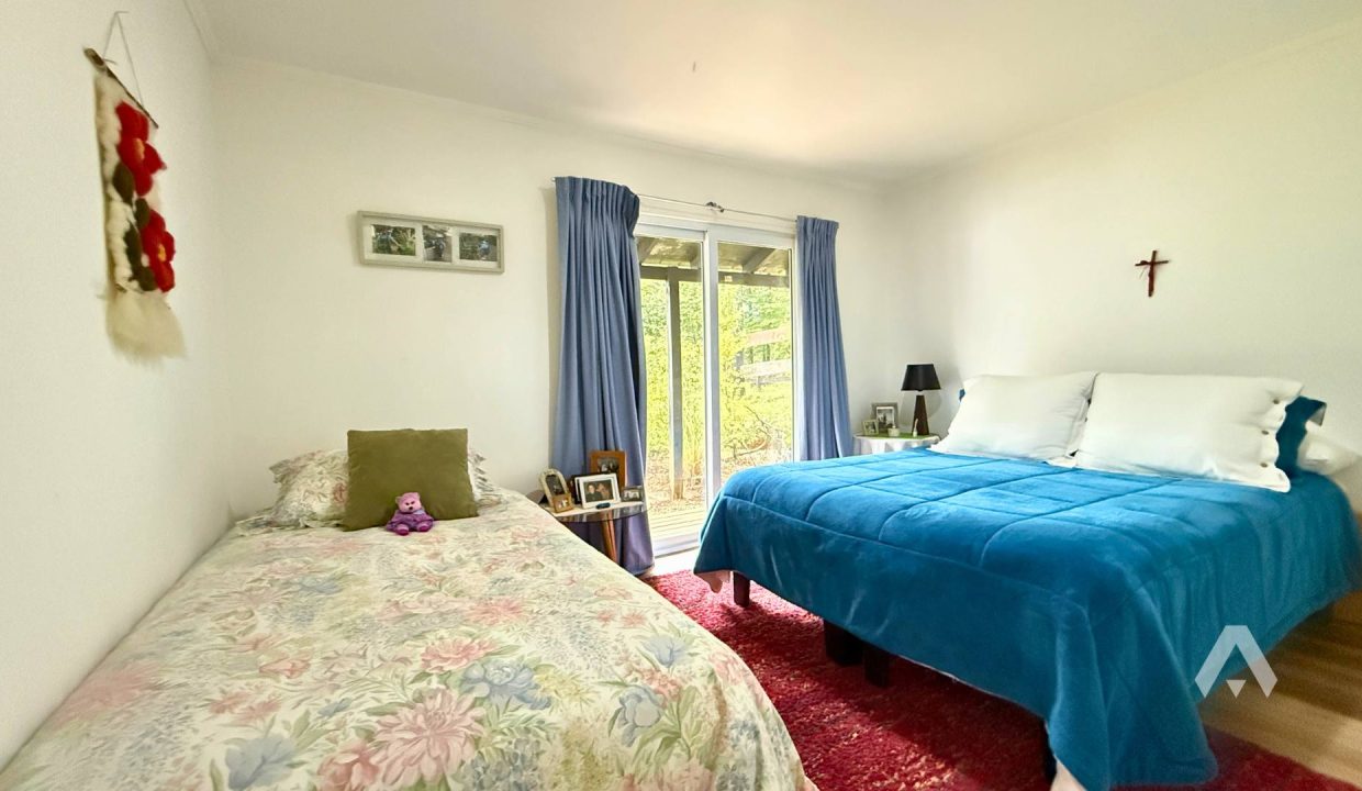 Parcela con dos casas y piscina en Pucón 15