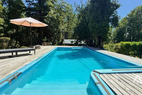 Parcela con dos casas y piscina en Pucón 2