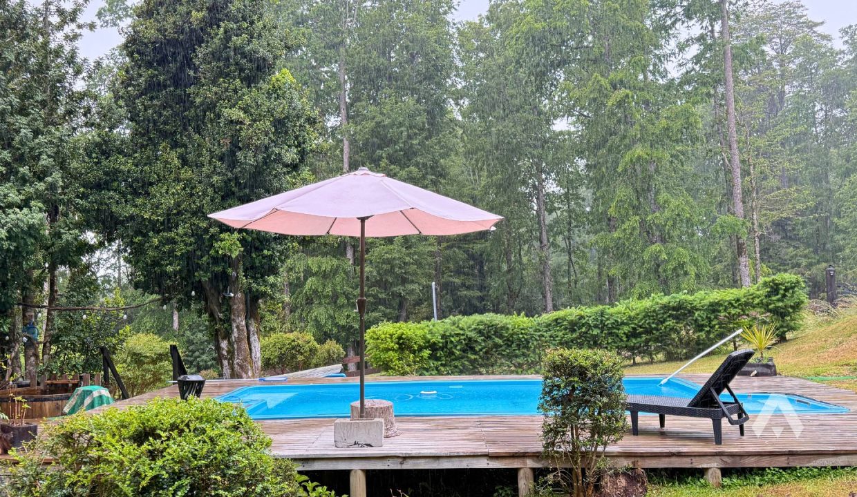 Parcela con dos casas y piscina en Pucón 22