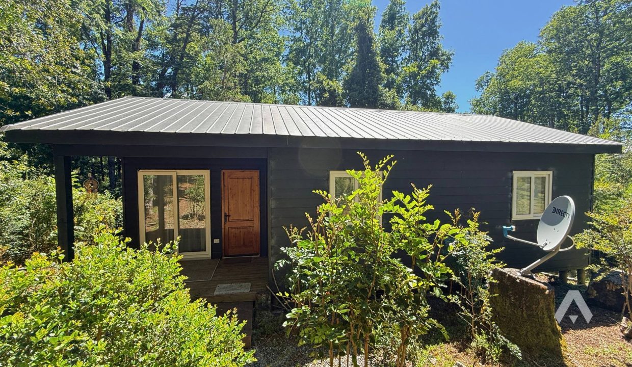 Parcela con dos casas y piscina en Pucón 26