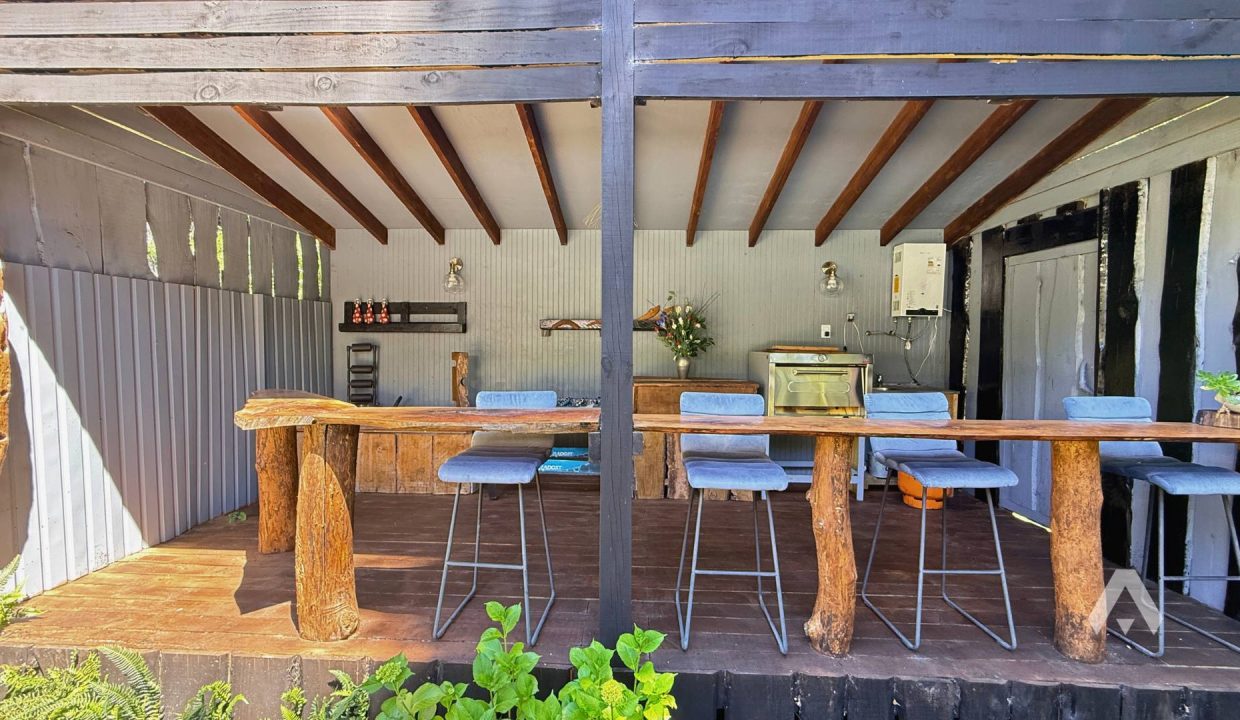 Parcela con dos casas y piscina en Pucón 3