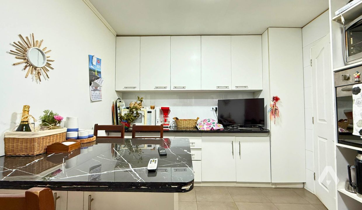 Parcela con dos casas y piscina en Pucón 7